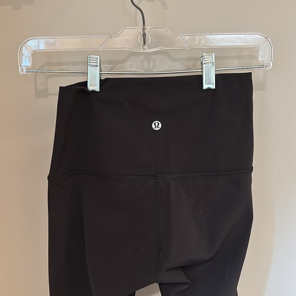 Lululemon Wunder Under black Scalloped Hem High-Rise Crop; size 4; barely worn - Picture 4 of 5